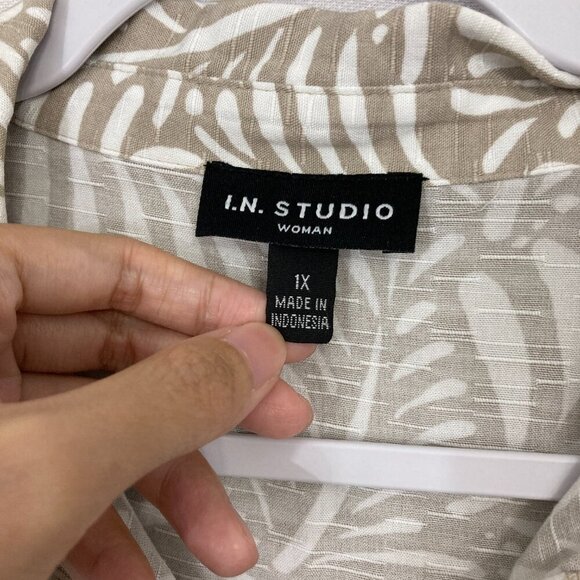 I.N. Studio Tan White Leaves Print Ultra Soft Rayon Tie Front Relaxed Top 1X - Picture 2 of 10
